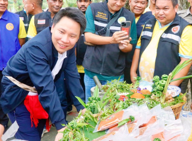 ลงพื้นที่ตรวจราชการเพื่อแก้ไขปัญหาความเดือดร้อนของเกษตรกรด้านแหล่งน้ำ ในพื้นที่จังหวัดนครศรีธรรมราช โดยมี นายประวัติ แดงบรรจง รองอธิบดีกรมส่งเสริมสหกรณ์ และผู้บริหารหน่วยงานสังกัดกระทรวงเกษตรและสหกรณ์ ร่วมลงพื้นที่ ณ โรงเรียนบ้านน้ำร้อน ตำบลสี่ขีด อำเภอส ... พารามิเตอร์รูปภาพ 48